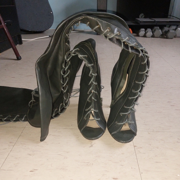 Never worn over the knee open toe lace up boots - Picture 2 of 2